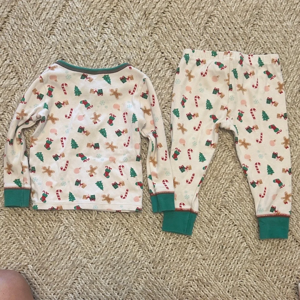 EUC Starting out gingerbread bows presents print pajama set size 2t